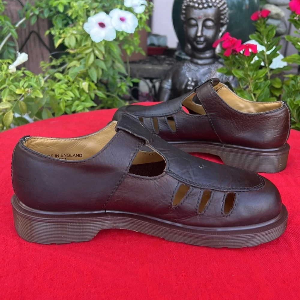 🏴󠁧󠁢󠁥󠁮󠁧󠁿 Vintage Dr. Martens MIE T-Strap Cut Out Mary Jane Loafers UK 5